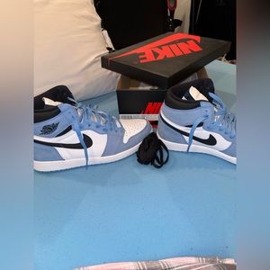 Air Jordan 1 University blue